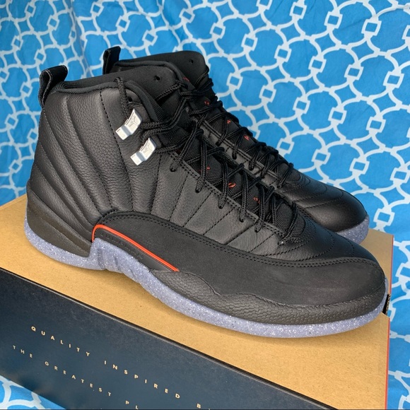 black jordan 12 men's